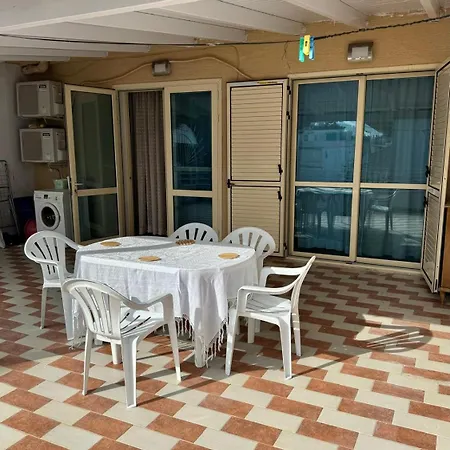 アパート Sea Sarandë